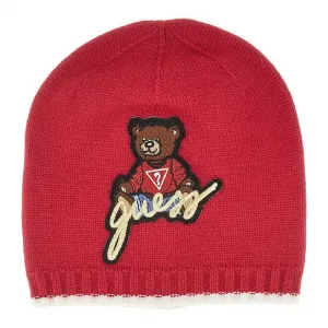 Шапка фино плетиво за момче в червено с бродирано мече и надпис Guess