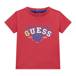 Червена тениска за бебе момче с надпис Guess в бяло, синьо и жълто