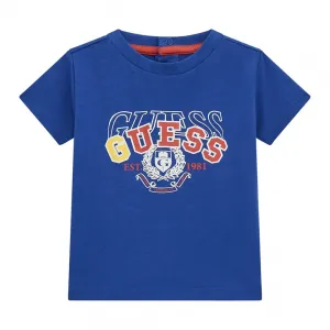 Синя тениска за бебе момче с надпис Guess в бяло, червено и жълто