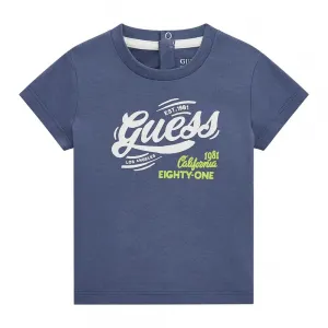 Синя памучна тениска за бебе момче с бял надпис Guess