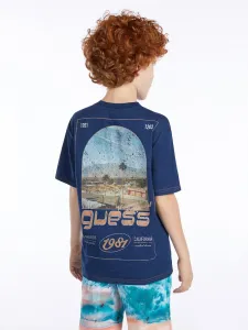Тениска в синьо за момче с джоб и  контрастен надпис Guess