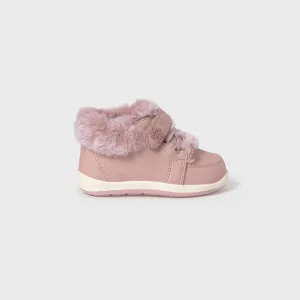 Сладки розови обувки с плюшени детайли и мече за бебе момиче Майорал