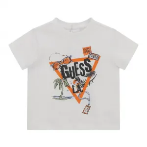 Бяла тениска с детайли и оранжево лого Guess за бебе момче