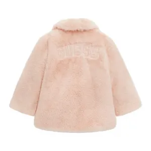 Плюшено едноцветно палто в розов цвят за мини момиче с надпис Guess на гърба