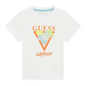 Бяла тениска за мини момче с оранжев надпис Guess и палми